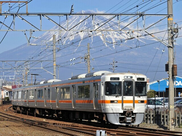 東海道本線もあちらこちらで富士山が見える（写真提供＝JR東海）