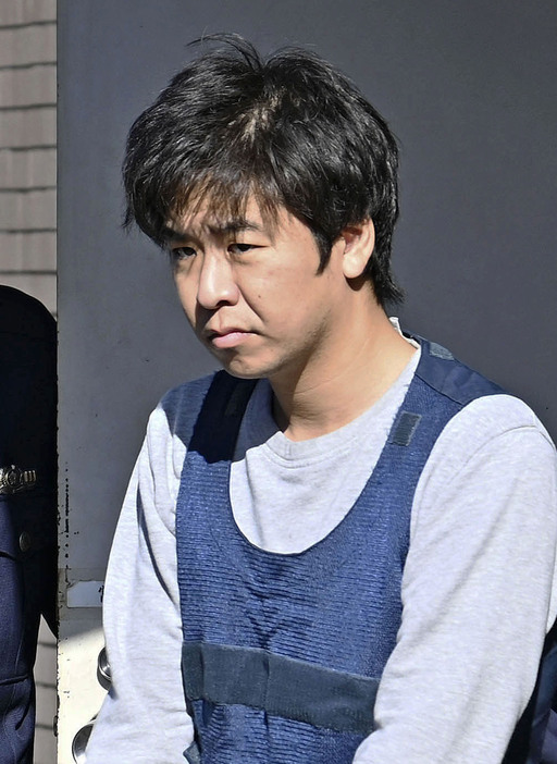 送検される金子優汰容疑者＝4日午前9時28分、千葉県警四街道署