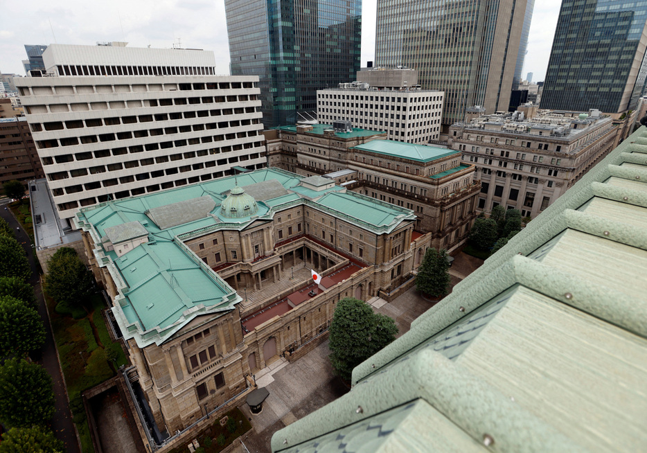 　１１月１８日、日銀の植田和男総裁は午後の記者会見で、経済・物価が足元で見通し通りに進捗し、２０２６年度までの見通し期間後半の見通しが実現する確度が「ある程度高まるという自信」が得られれば次のステップに移ると述べた。２０２３年９月撮影（２０２４年　ロイター/Issei Kato）