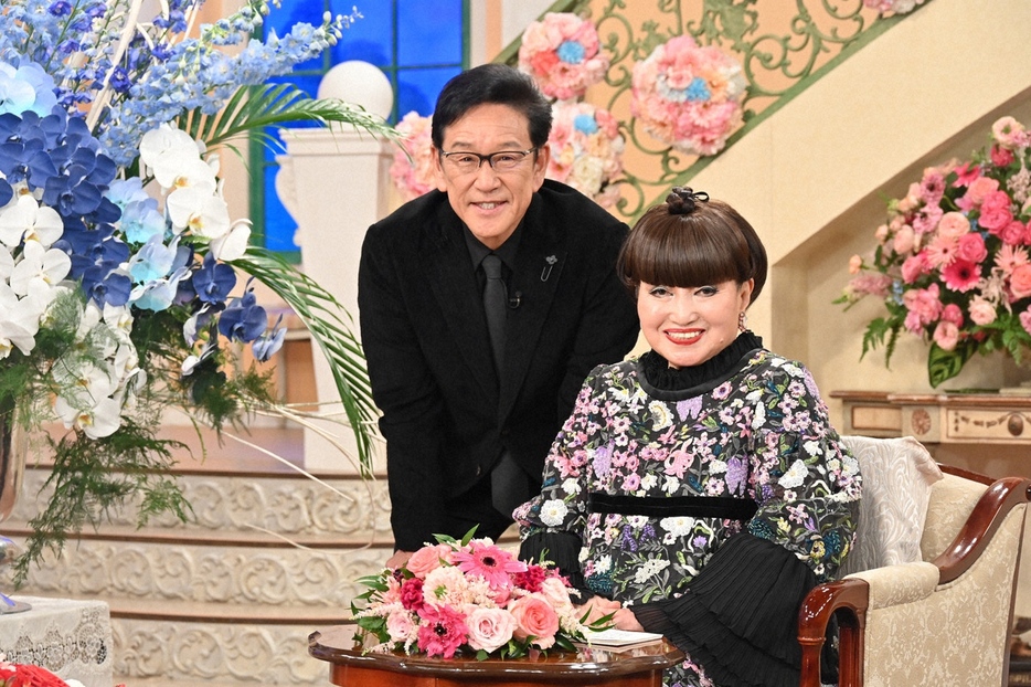 「徹子の部屋」に33年ぶりに出演した栗山英樹氏（左）と司会の黒柳徹子