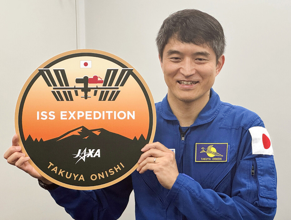 来年２月以降に国際宇宙ステーション（ＩＳＳ）に長期滞在する大西卓哉さんが２７日、ＪＡＸＡ東京事務所で会見し、「訓練はほぼ仕上がっていて、あす行けと言われれば行けるくらいの状態」と自信を示した＝東京都