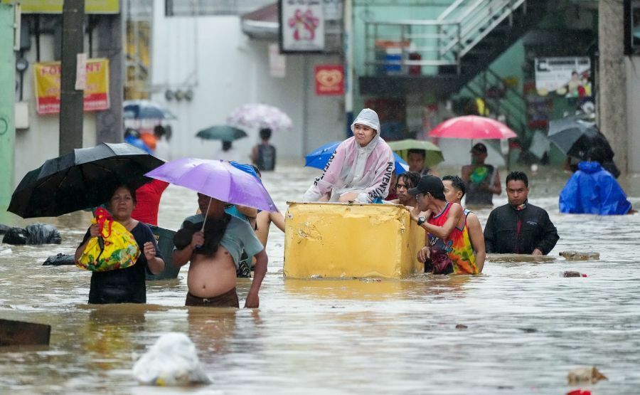 【フィリピン】台風11号によってフィリピンでは道路の冠水が多発。少なくとも15人が死亡し、172万人が被災した