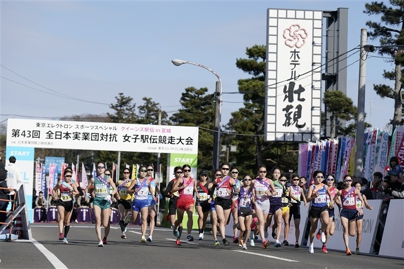 23年クイーンズ駅伝のスタートの様子