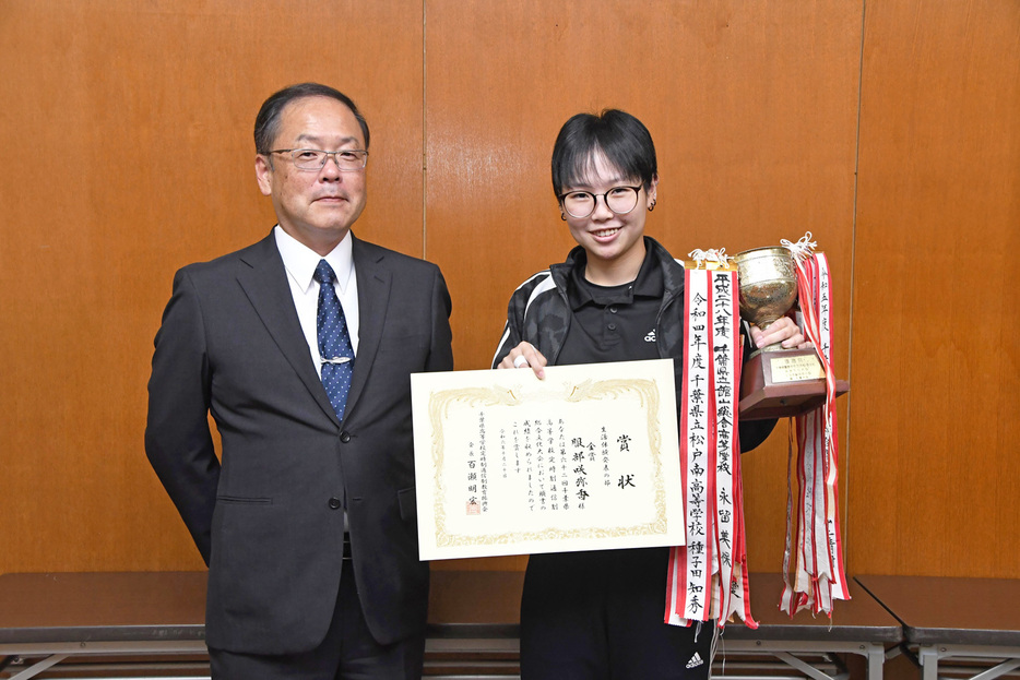 金賞に輝いた服部さん＝館山