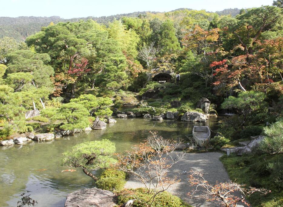 ニトリHDが一般公開している「對龍山荘庭園」＝13日、京都市