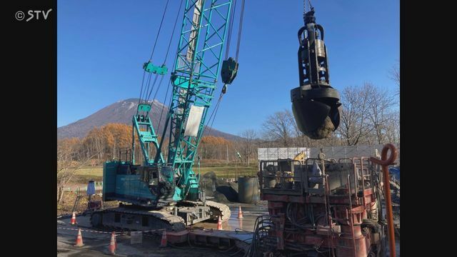 【画像提供】鉄道・運輸機構（岩塊撤去の様子）