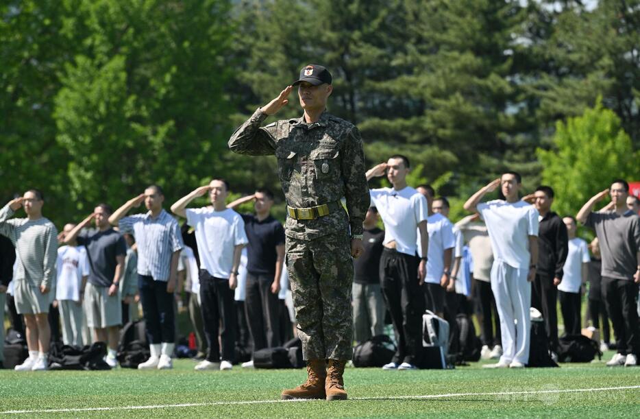 韓国・龍仁で行われた入隊式の様子（2024年5月14日撮影）。【翻訳編集】 AFPBB News