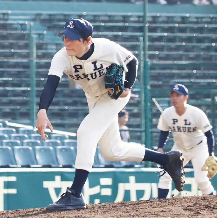 打者４人を完全に抑えたＰＬ学園ＯＢの上重アナ（カメラ・瀬川　楓花）