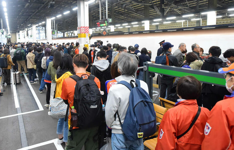 朝6時40分時点の新潟駅ホームのようす