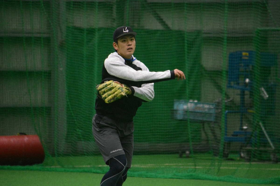 鎌ケ谷スタジアムで自主練習を行った日本ハム・野村