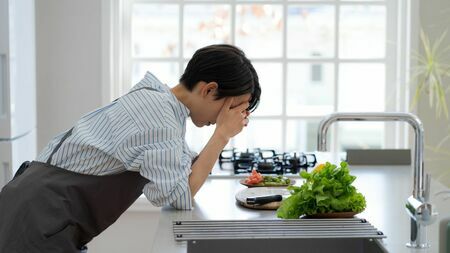 「面倒ごとの9割は、人生で身に付けてきた『執着』のしわざ」だという（写真：shimi／PIXTA）