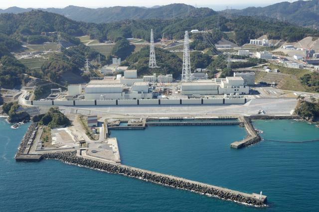 東北電力女川原発=2024年10月29日午前、宮城県女川町、朝日新聞社ヘリから、小林正明撮影