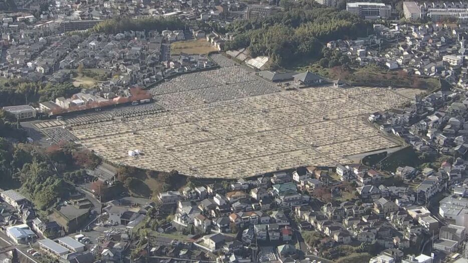 女性の遺体が発見された墓地　奈良市