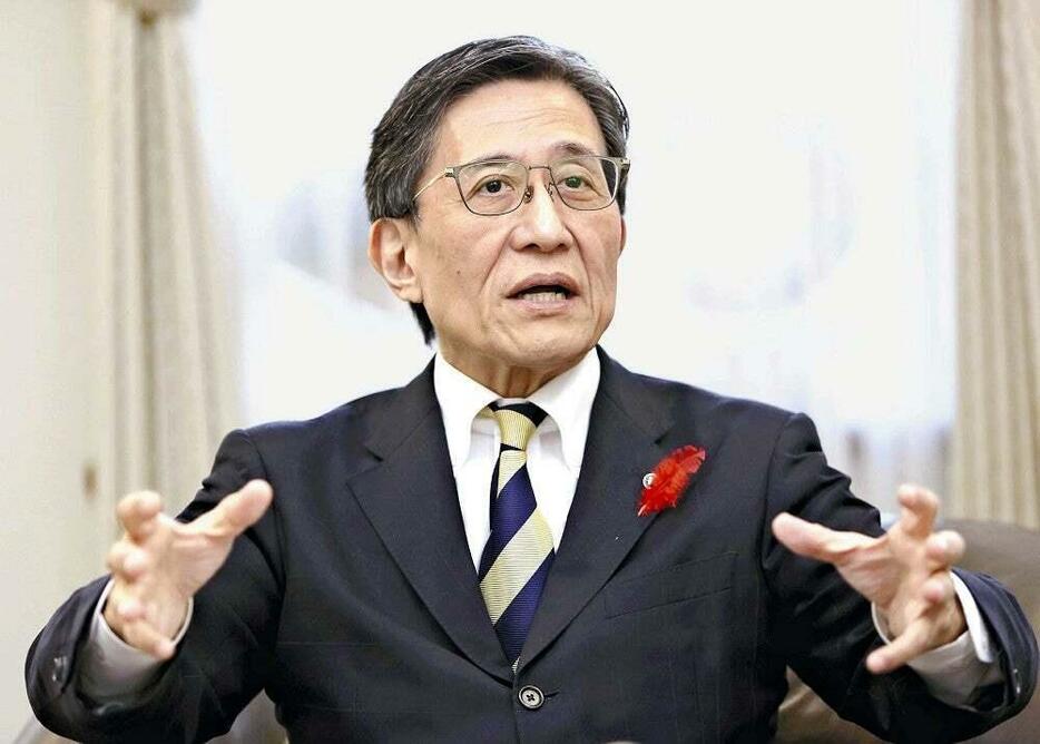 インタビューに応じる松井孝治・京都市長（京都市役所で）＝大塚直樹撮影