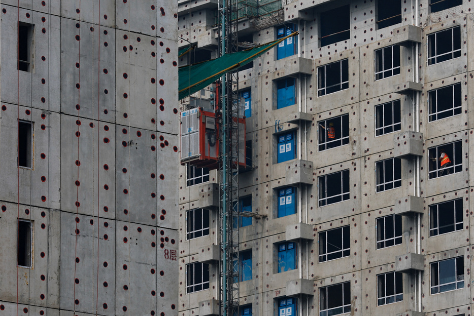 　１１月１日、民間不動産調査会社の中国指数研究院が１日発表した１０月の国内１００都市の新築住宅平均価格は前月比０．２９％上昇し、伸び率は９月の０．１４％からやや加速した。写真は集合住宅の建設現場。北京で昨年９月撮影（２０２４　ロイター／Tingshu Wang）