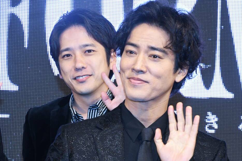 (左から)二宮和也、桐谷健太