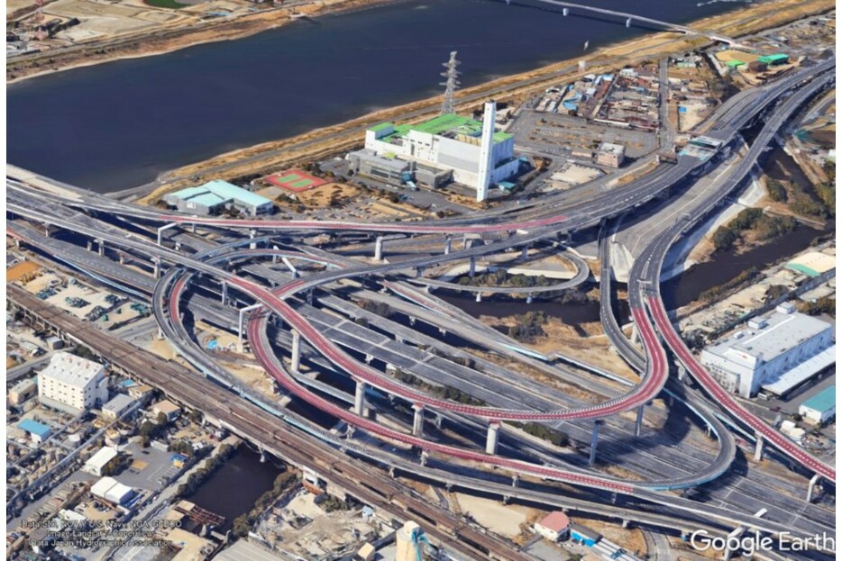 東関東道・首都高湾岸線・外環道の高谷JCT（画像：Google Earth）。