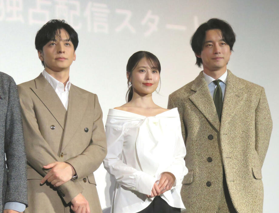 Netflixシリーズ「さよならのつづき」の前夜祭ジャパンプレミアに登壇した、左から生田斗真、有村架純、坂口健太郎