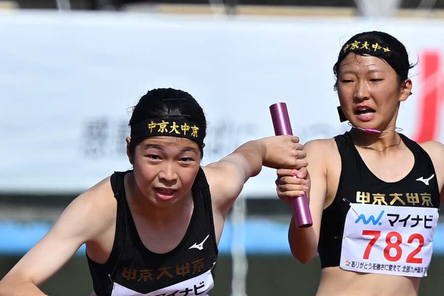 女子4×100mRでU18日本新を樹立した中京大中京（写真は24年IH3，4走の布施一葉と坂本茜）