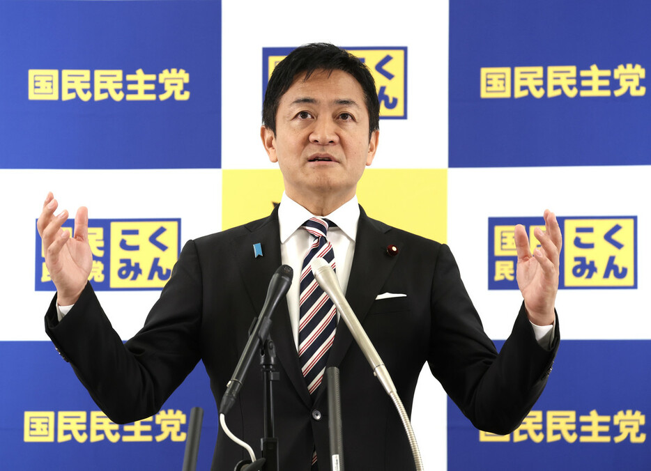 記者会見する国民民主党の玉木雄一郎代表＝１９日、国会内