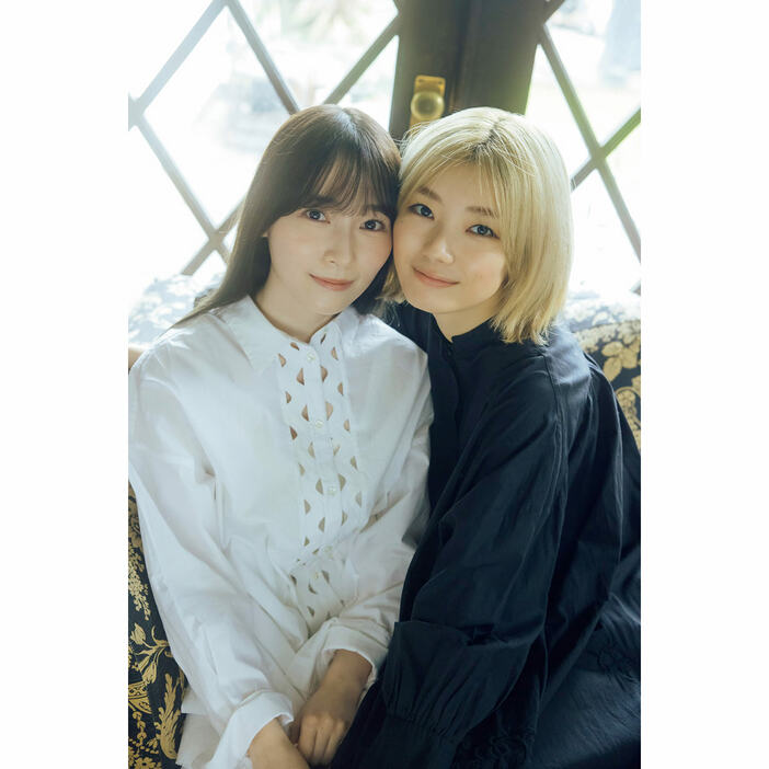 守屋麗奈、藤吉夏鈴(C)光文社／週刊FLASH 写真◎横山マサト