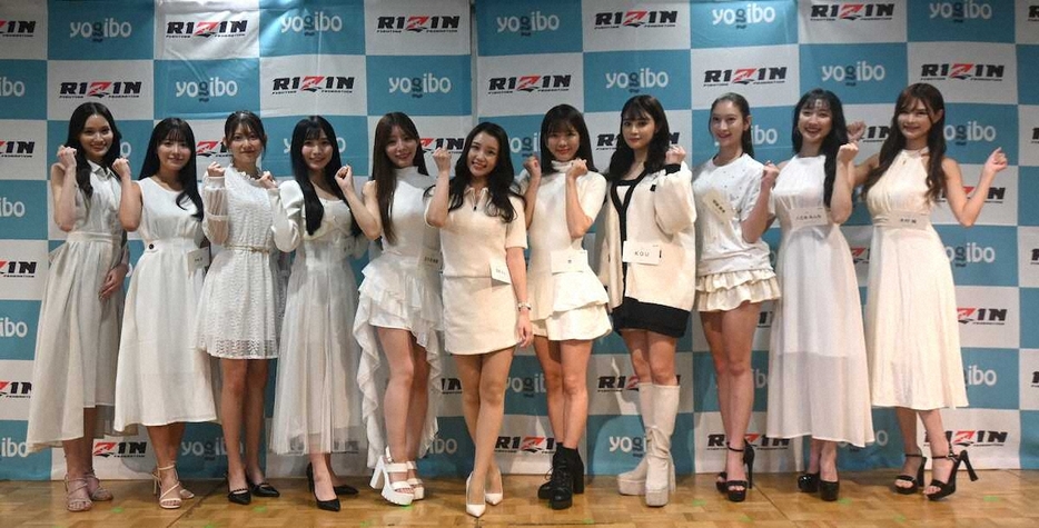 RIZINガール2025に決定した（左から）大川理子、竹内花、出町杏奈、亜和、花乃衣美優、武井さら、悠、KOU、塚越愛実、八乙女あんな、木村楓（撮影・小渕　日向子）