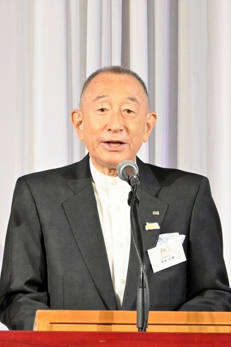 フルーツで人々が笑顔になる取り組みを誓う青木会長