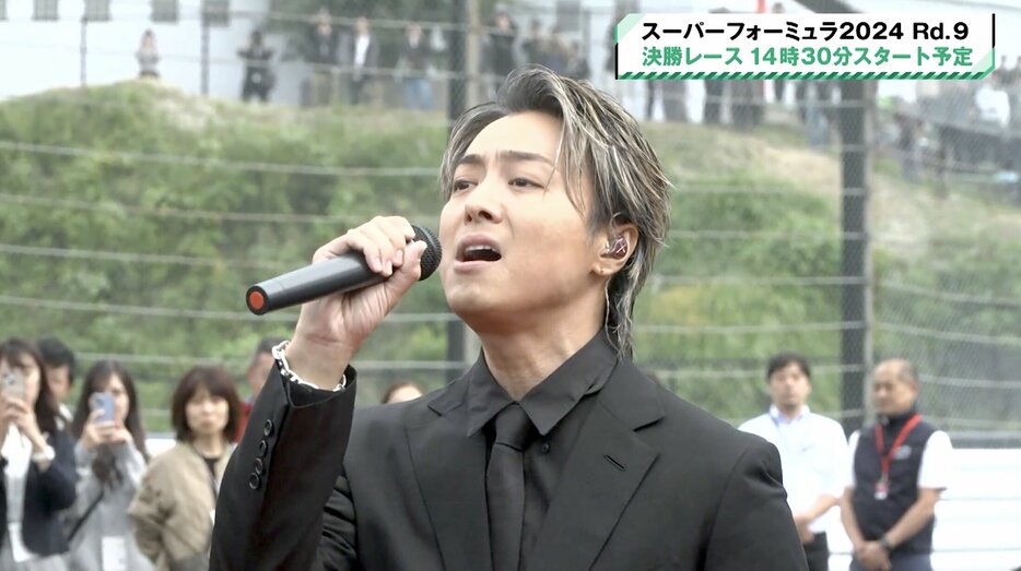 国歌独唱を務めたEXILE TAKAHIRO（＝10日、鈴鹿サーキット）