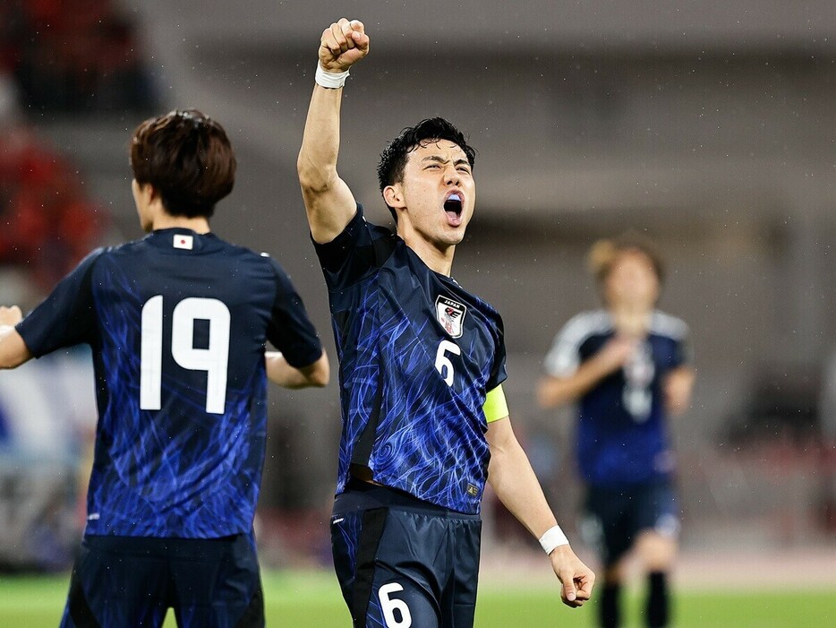 サッカー日本代表の中国戦。林陵平氏がMVP級の活躍だったと名前を挙げた遠藤航　photo by Getty Images