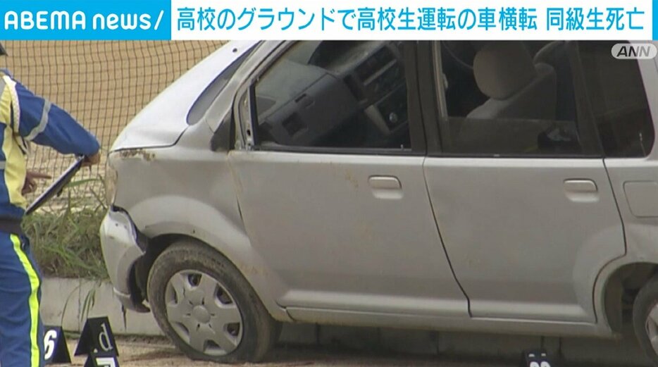 事故にあった軽乗用車