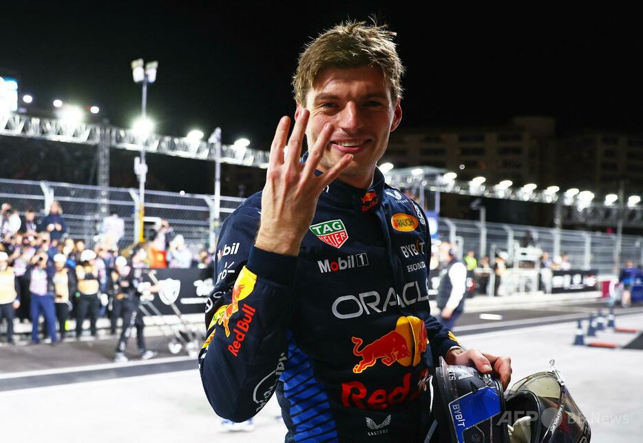 24F1第22戦ラスベガスGP、決勝。4度目の総合優勝を果たして喜ぶレッドブルのマックス・フェルスタッペン（2024年11月23日撮影）。【翻訳編集】 AFPBB News