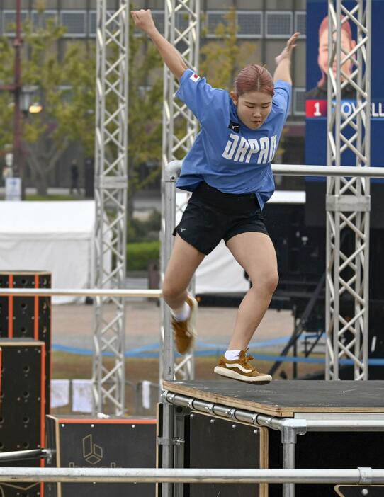 女子フリースタイル予選　競技する永井音寧＝北九州市勝山公園内特設会場