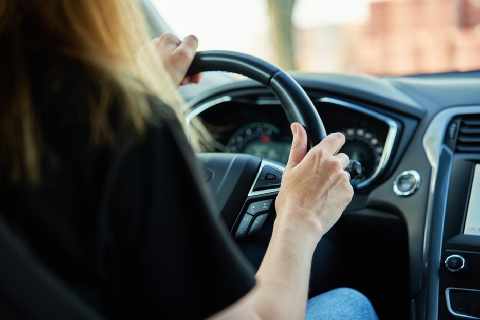 生活保護を受けている田舎暮らしの友人は「車」で通勤しているそうです。車の所有は認められないのではないでしょうか？