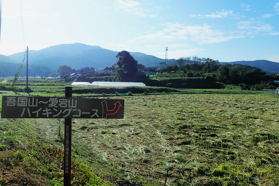 JR常磐線福原駅から望む吾国山の山容