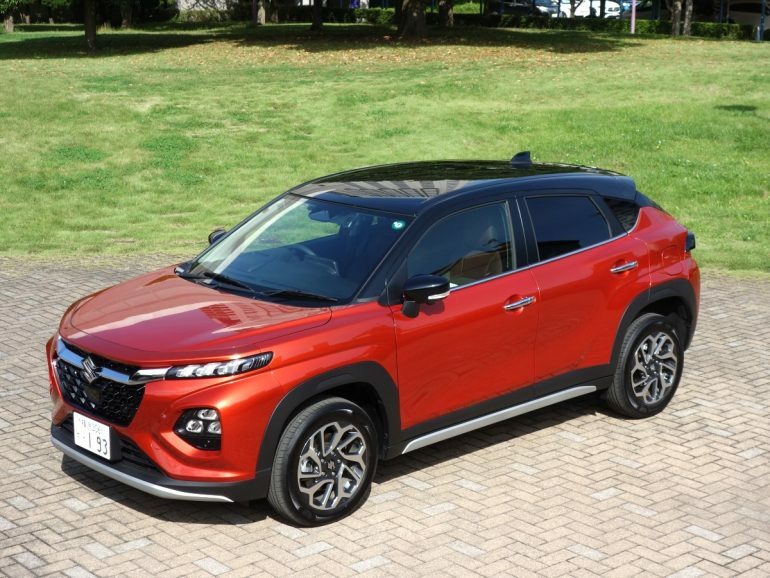 スズキの新型クーペスタイルSUV「フロンクス」