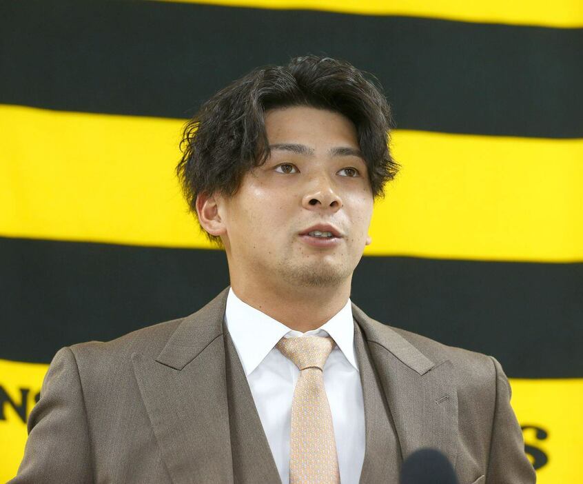 今季プロ初本塁打もマークし、アップで更改した井上。来季は2桁アーチを目指す