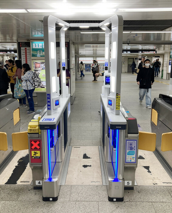 大阪メトロが設置した顔認証改札機（Ｏｓａｋａ　Ｍｅｔｒｏ提供）