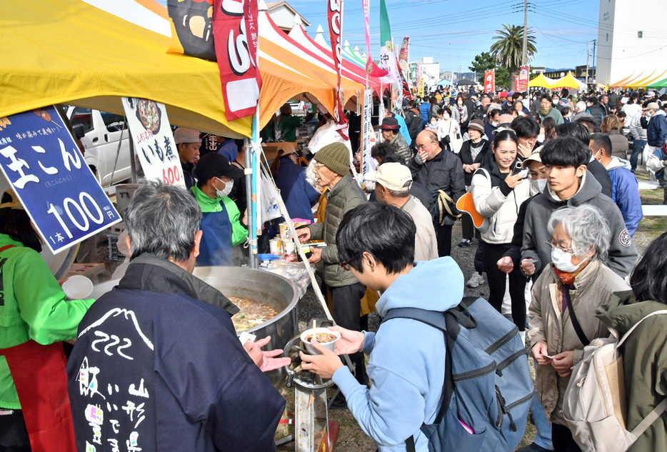 にぎわう会場＝いずれも南房総