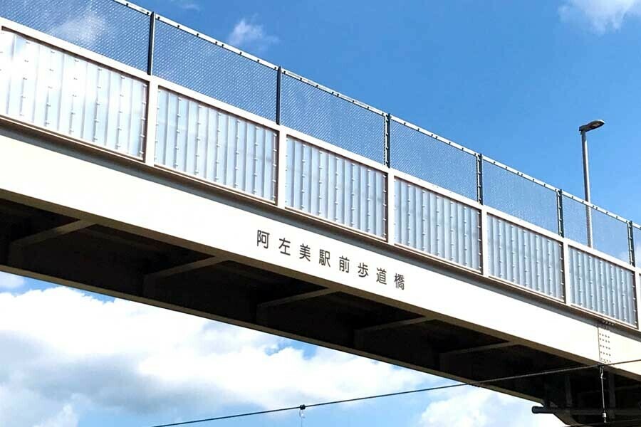 一般的な歩道橋（画像：写真AC）