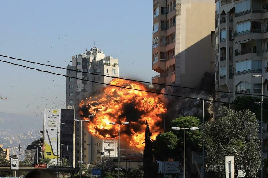 イスラエル軍の空爆を受けたレバノンの首都ベイルート南郊ゴベイリ地区（2024年11月15日撮影）。【翻訳編集】 AFPBB News