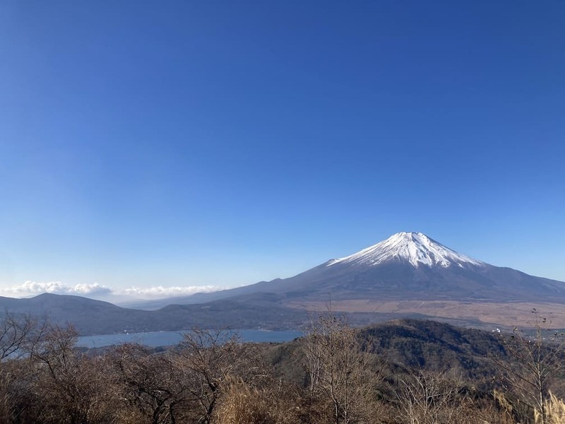 石割山の山頂から望む山中湖と富士山の大展望