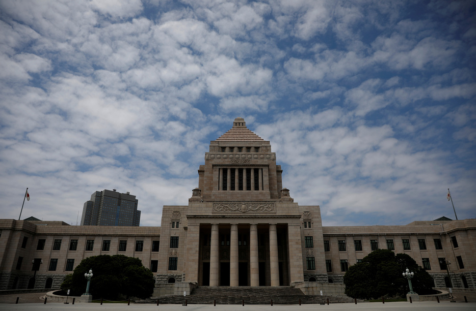 　１１月２２日、政府は臨時閣議を開き、国民の安心・安全と持続的な成長に向けた新たな総合経済対策を閣議決定した。写真は国会議事堂。２０２１年５月撮影（２０２４年　ロイター/Kim Kyung-Hoon）