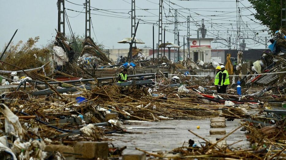 豪雨の影響を受けた災害現場＝１３日、スペイン東部バレンシア州南部