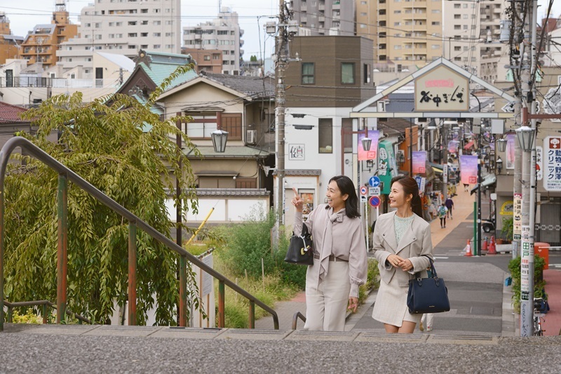 「夕やけだんだん」と呼ばれる階段の向こうが谷中銀座商店街