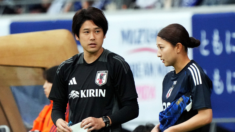 10月、なでしこジャパンのコーチを務めた内田篤人氏(C)Getty images