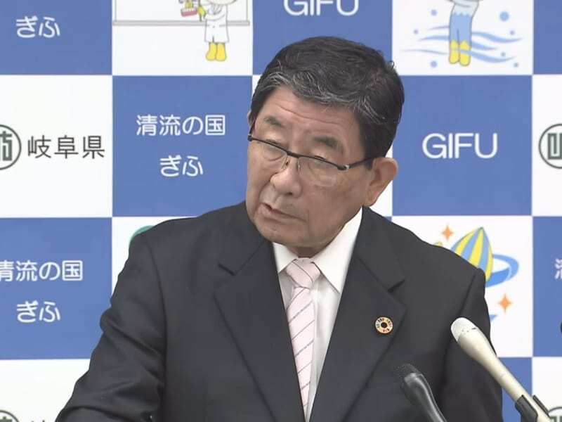 定例会見で「１０３万円の壁」の試算を示す古田肇知事＝２９日、岐阜県庁、岐阜市薮田南