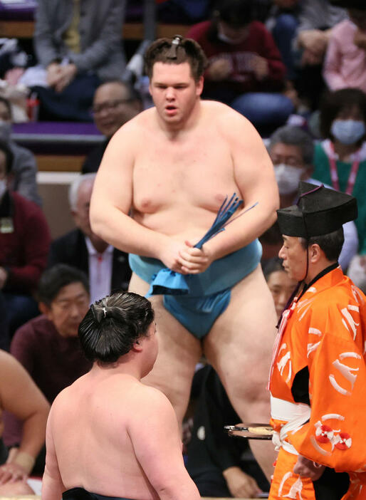 大相撲九州場所　初日　獅司は寄り切りで時疾風を破る破る（撮影・加藤孝規）