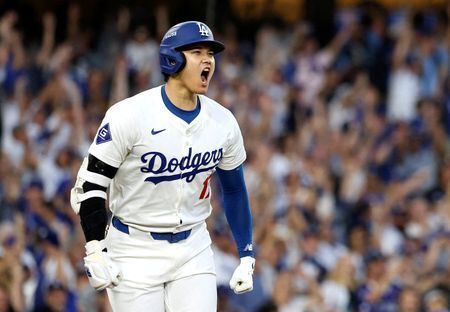 　ＭＬＢは２１日、今季のリーグＭＶＰ（最優秀選手）を発表し、ナ・リーグでは大谷翔平選手（ドジャース）が３回目の満票受賞を果たした。ロサンゼルスで１０月撮影（２０２４年　ロイター）