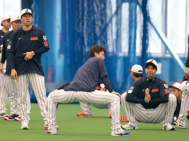 左から、侍ジャパンに選出された大勢投手、高橋宏斗投手、才木浩人投手【写真：日刊スポーツ/アフロ】