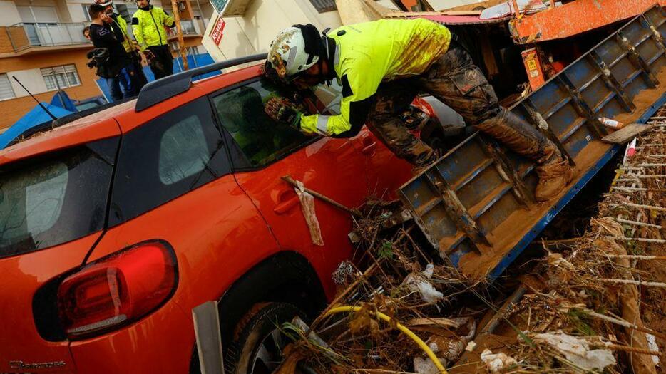 スペイン洪水の死者200人超に、捜索活動続く　南部でも豪雨に警戒